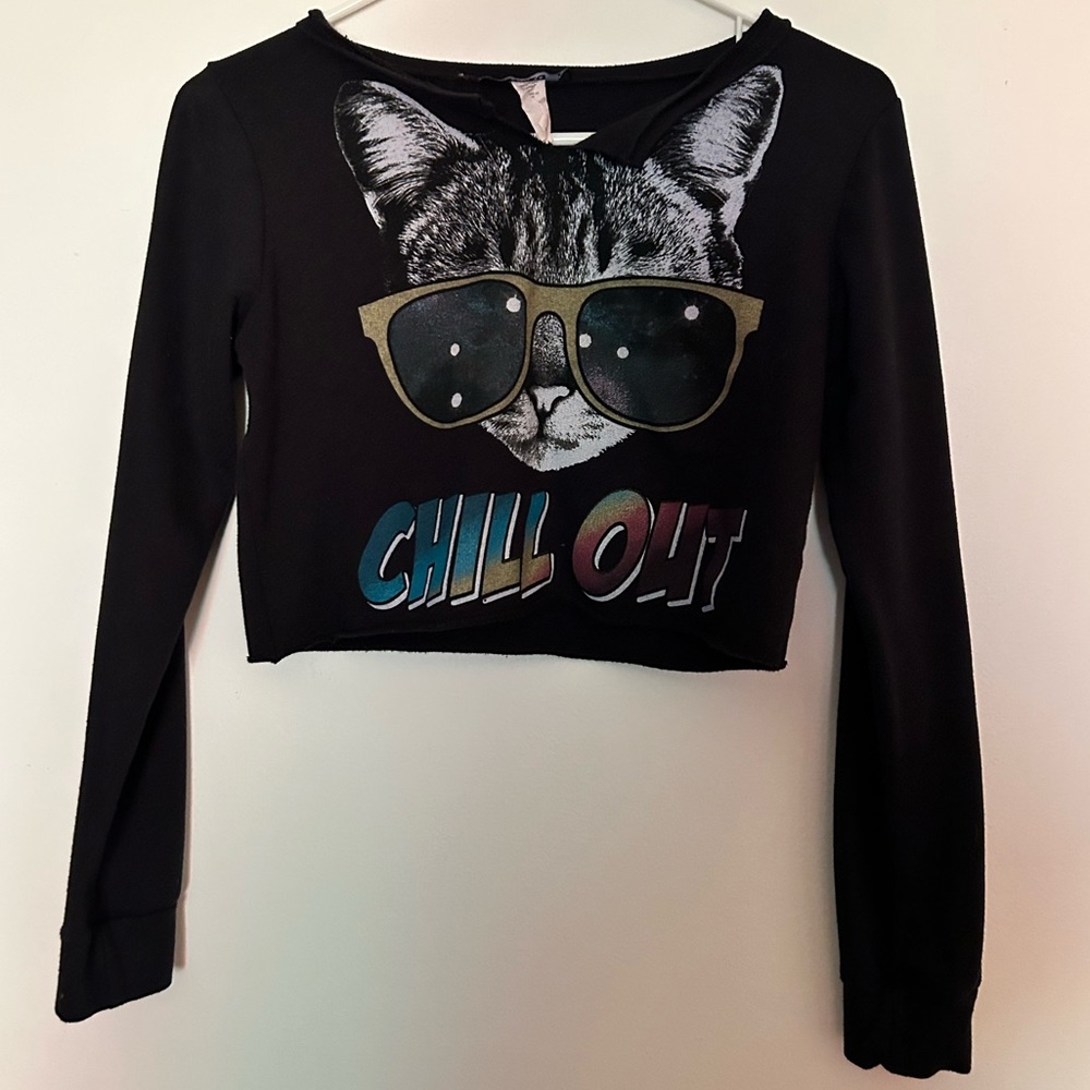 Black long sleeve sweater crop top.